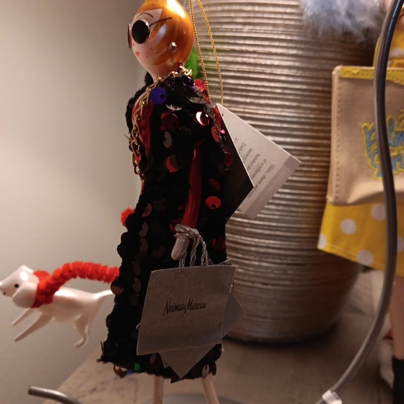 Neiman Marcus Exclusive de Carlini Neiman Marcus Shopper w Dog NIB